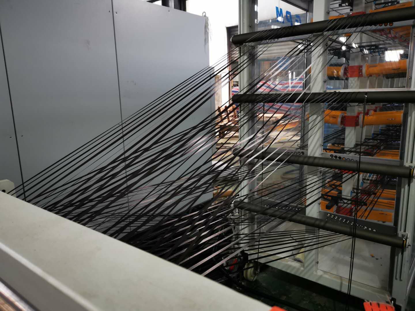 PPS+連續(xù)碳纖維增強熱塑性預(yù)浸料單向帶生產(chǎn)線(CFRTP-UD帶)