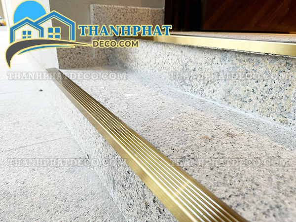 Nẹp Inox Chống Trượt 304 Nẹp Inox Chống Trượt 304
